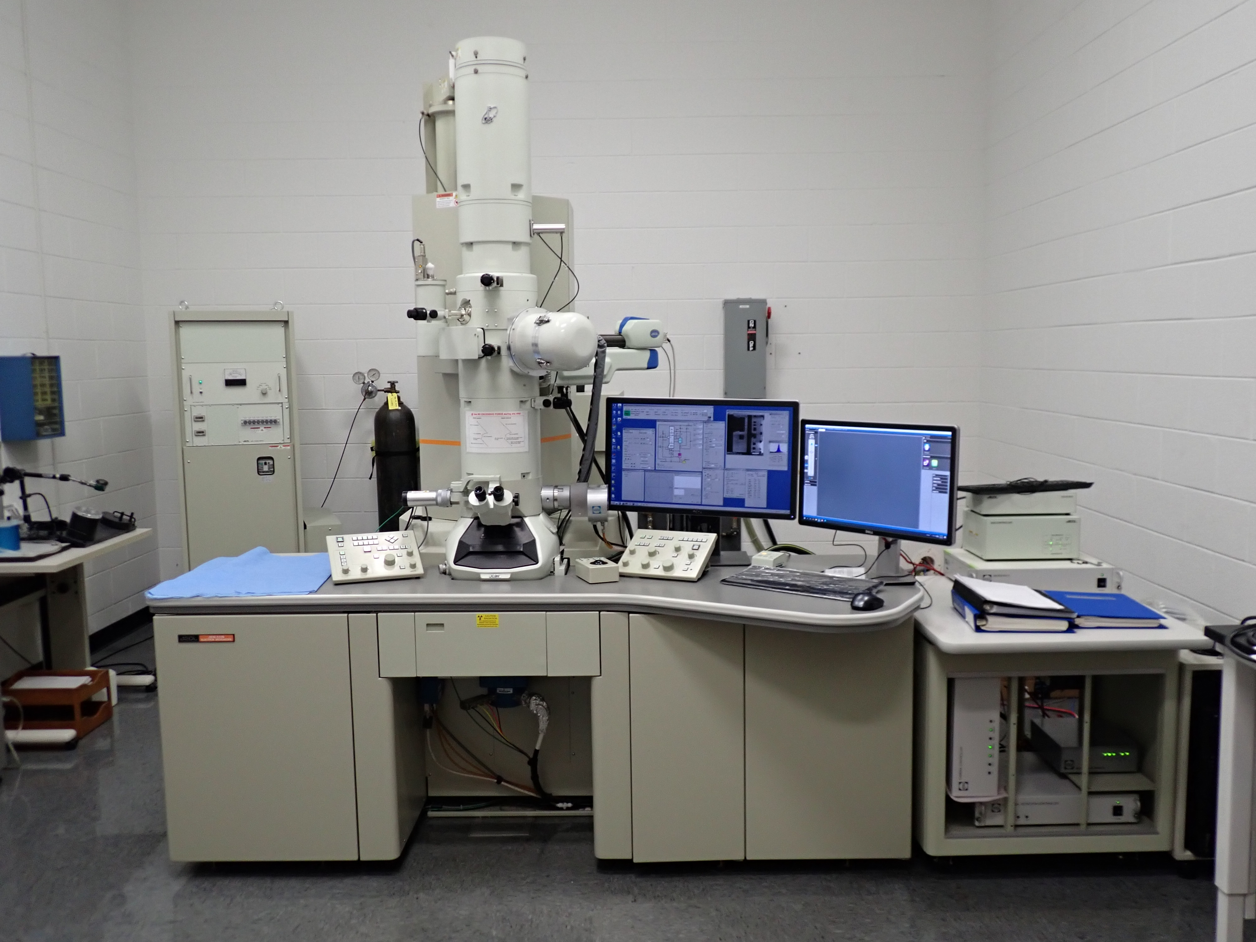 Transmission electron microscope station